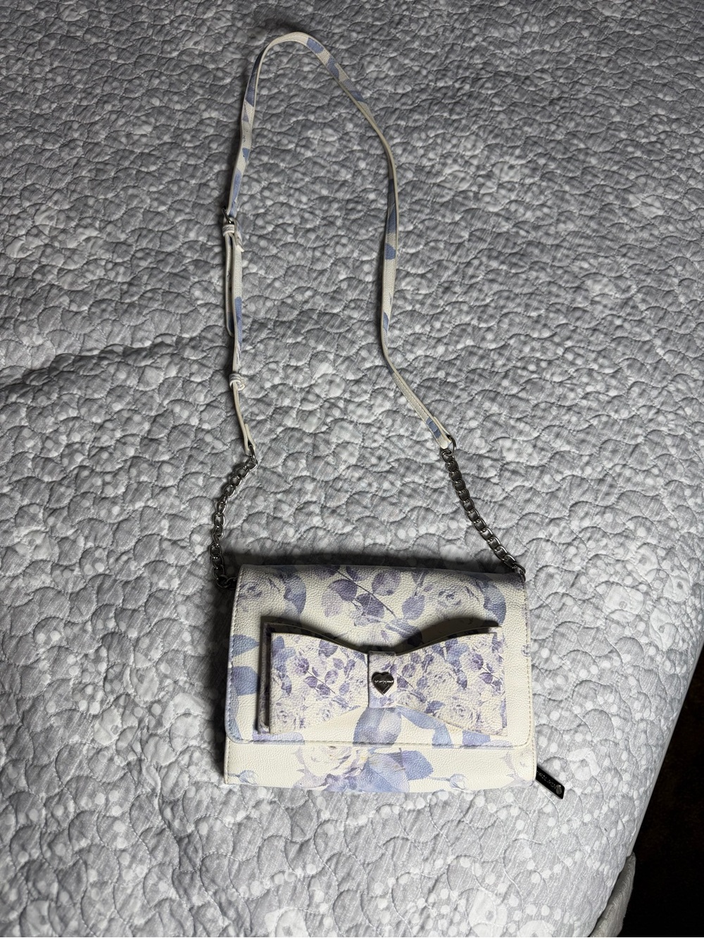 Betsey Johnson White & Lavender Floral Bow Crossbody. 9x7 inches.